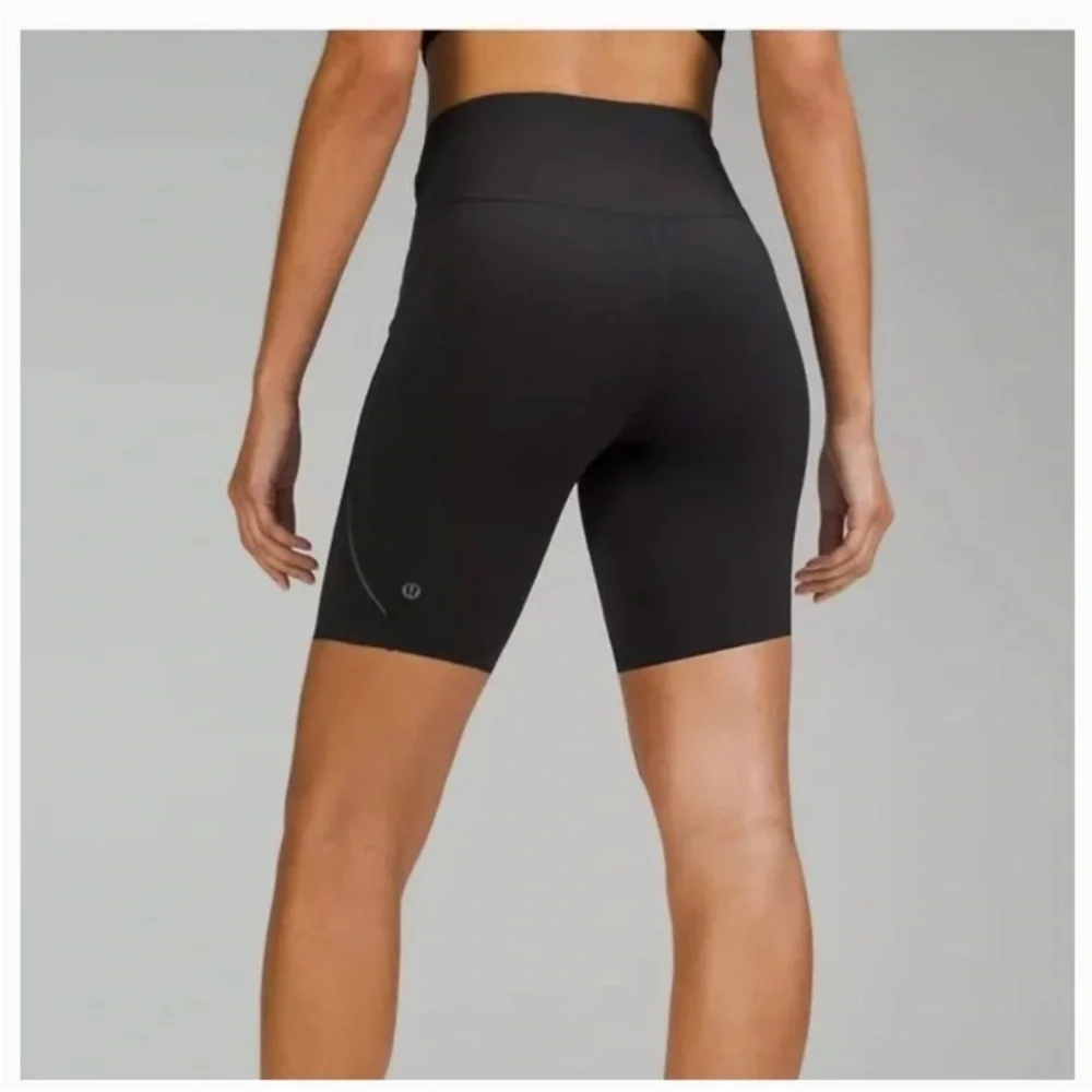 LULULEMON black Base Pace HR Short 8